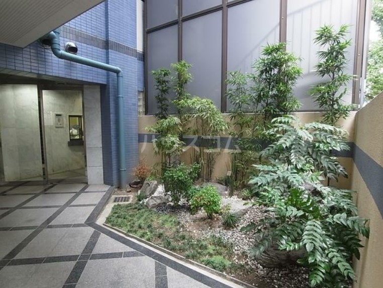 22/30 エントランス