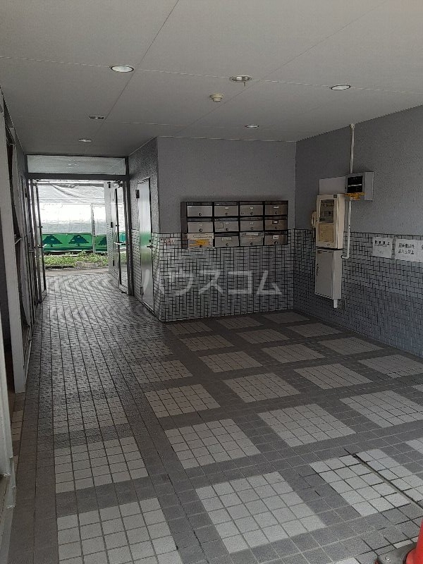 21/30 エントランス