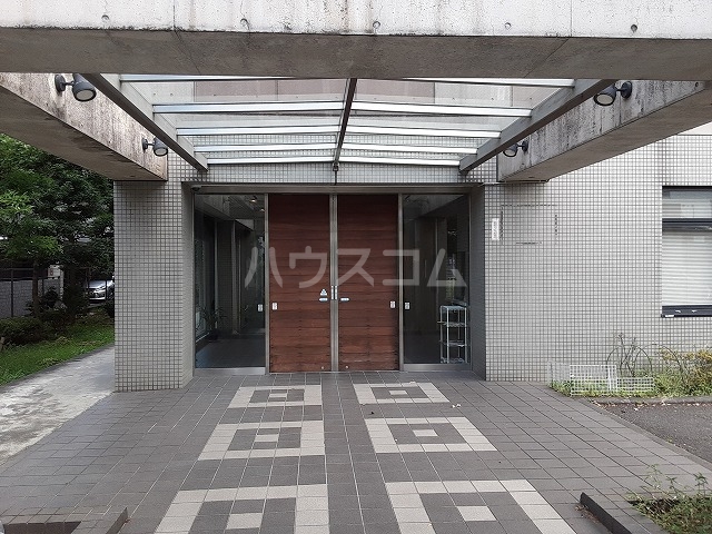 21/30 エントランス