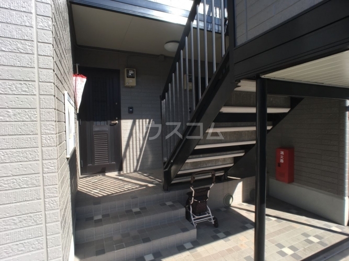 18/27 エントランス