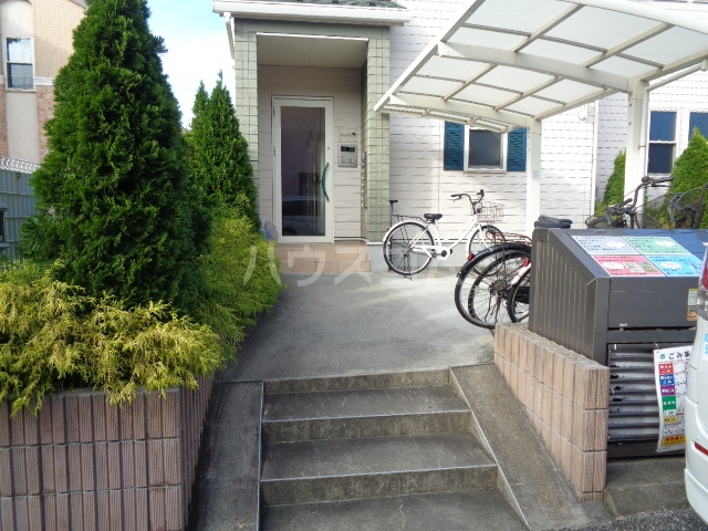 28/30 エントランス