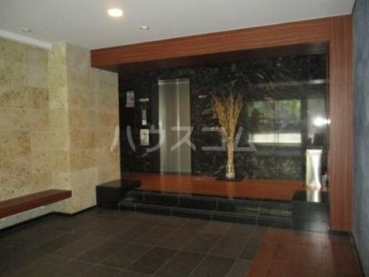 25/29 エントランス