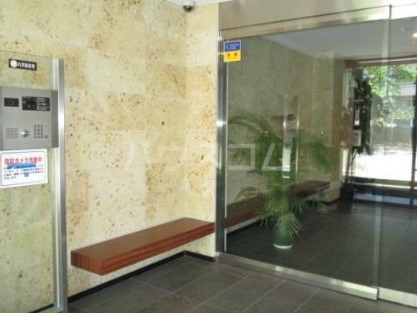 23/29 エントランス