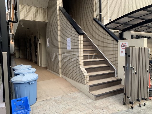 24/27 エントランス