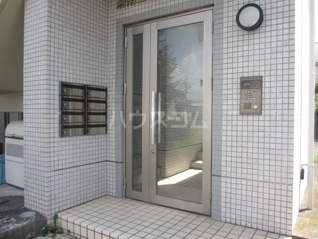 27/30 エントランス