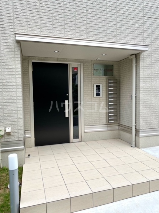 18/27 エントランス