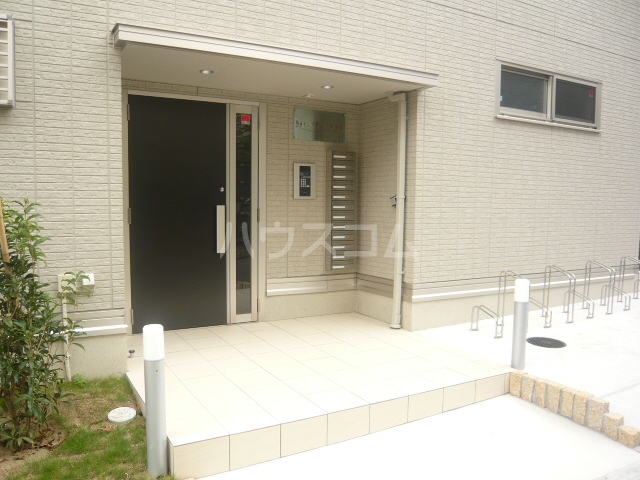 28/30 エントランス