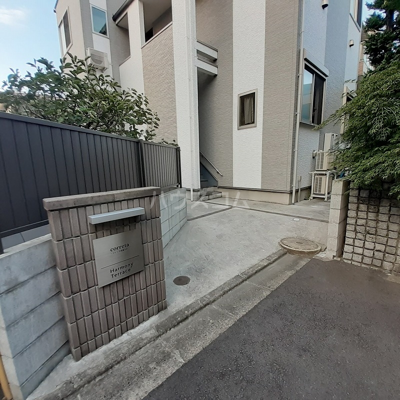 20/23 エントランス