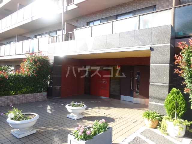 21/30 エントランス