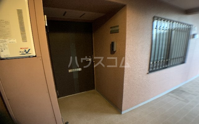 21/30 エントランス