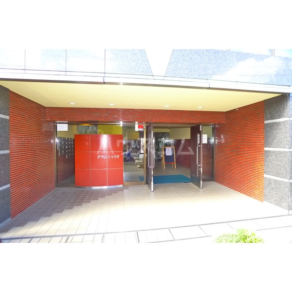 18/29 エントランス