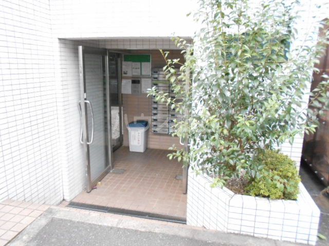 21/30 エントランス