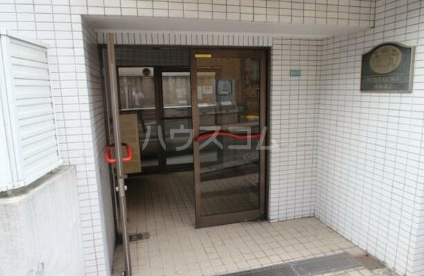 18/20 エントランス