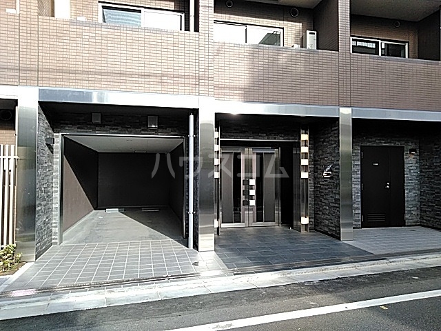 18/28 エントランス