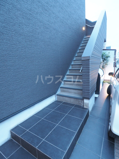 24/30 エントランス