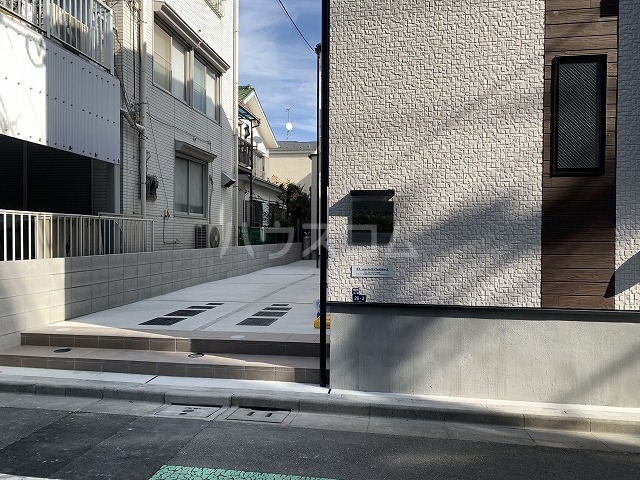 25/30 エントランス