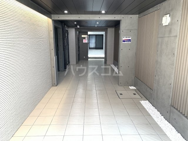 24/30 エントランス