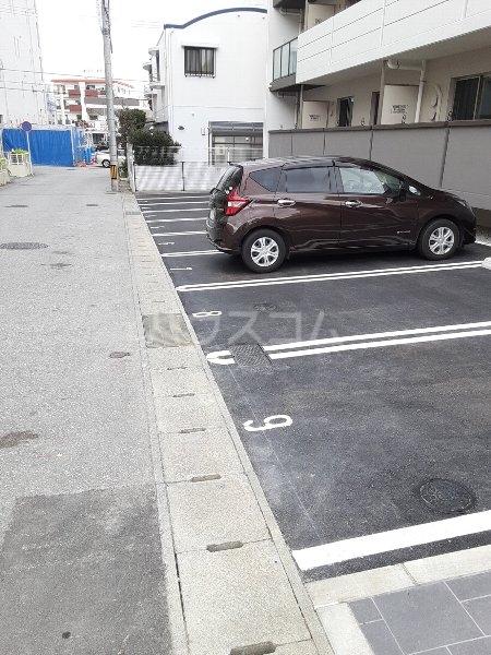 23/30 駐車場