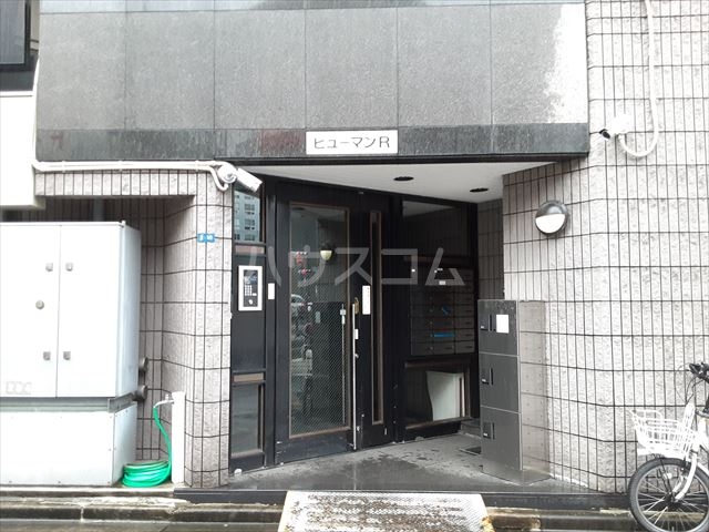 28/30 エントランス