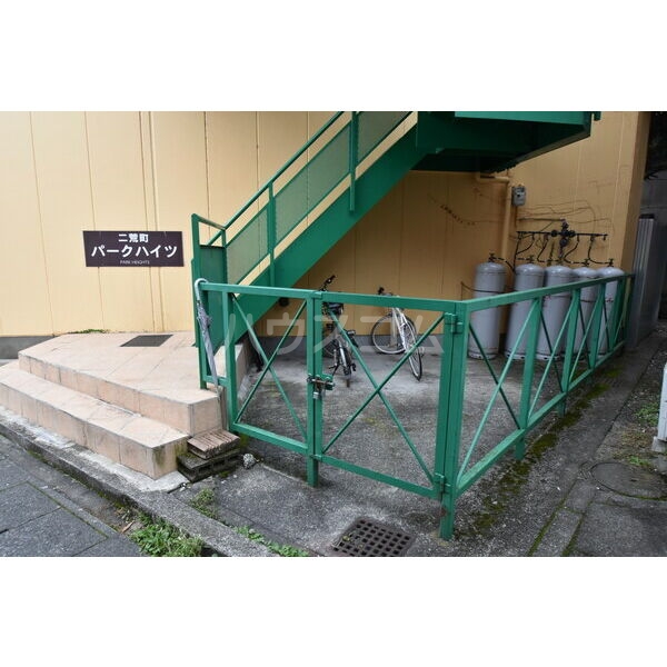 17/27 エントランス