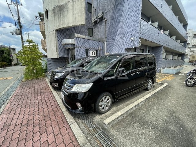 23/30 駐車場