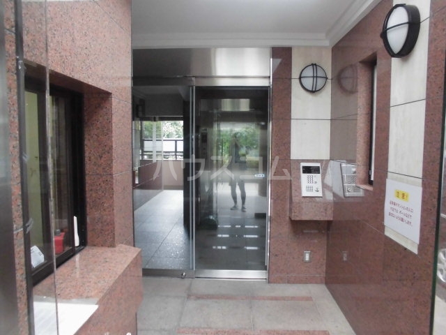 19/23 エントランス