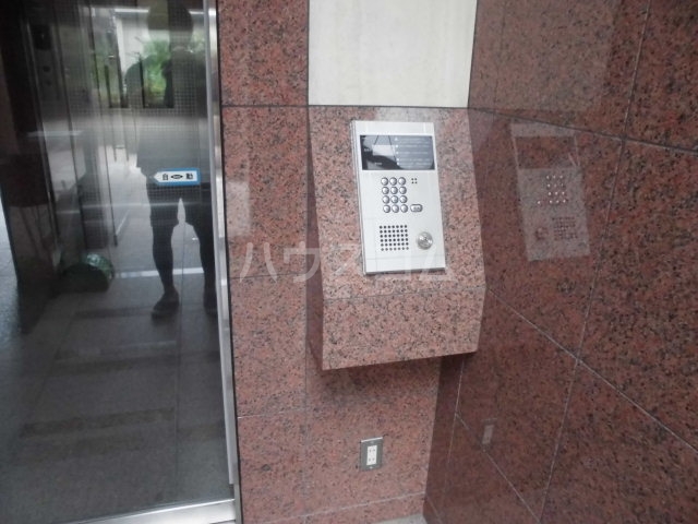 20/23 エントランス