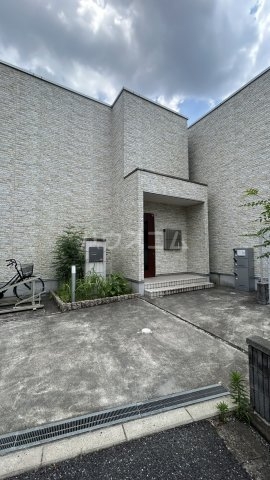 18/28 エントランス