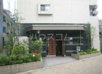 25/30 エントランス