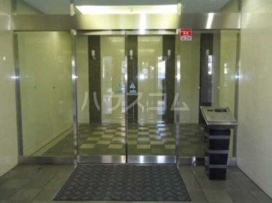 27/30 エントランス