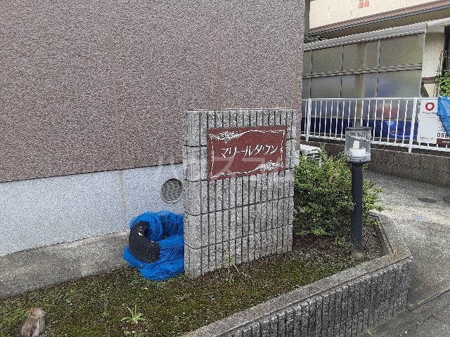 23/30 エントランス