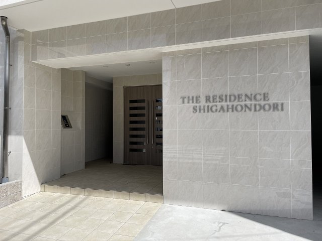 27/30 エントランス