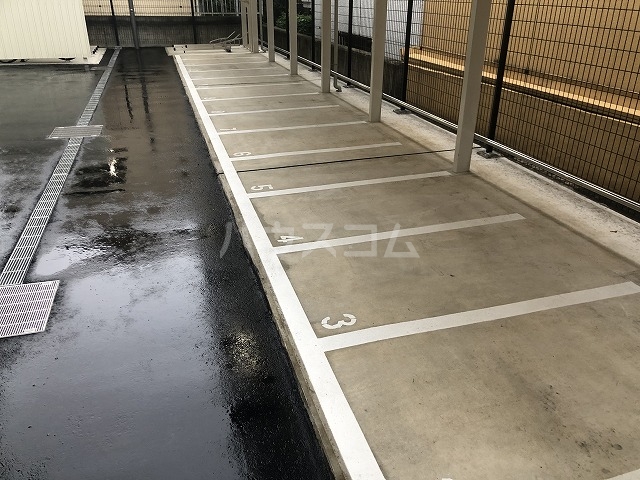 28/30 駐車場