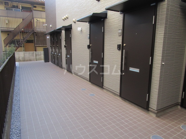 28/30 エントランス