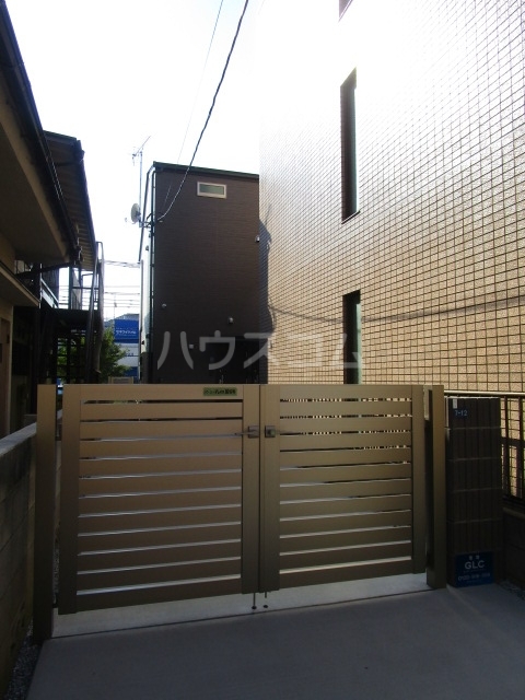 28/30 エントランス