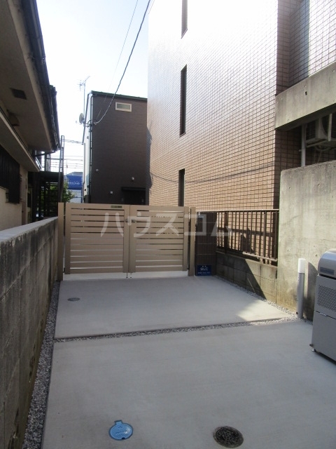 3/4 エントランス