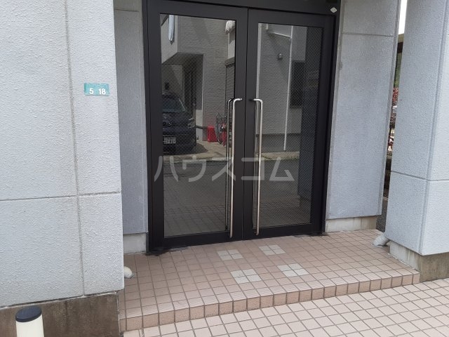 19/25 エントランス