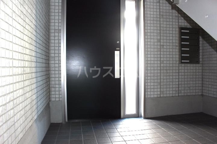 20/30 エントランス