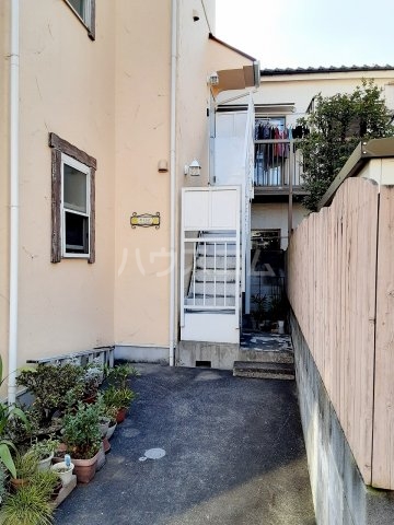 28/30 エントランス