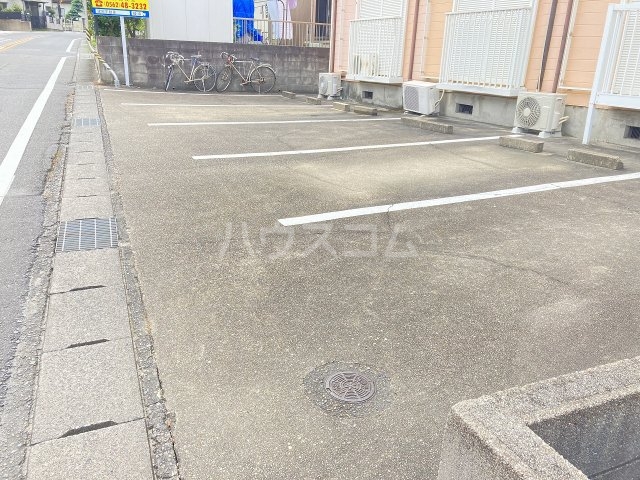 26/30 駐車場