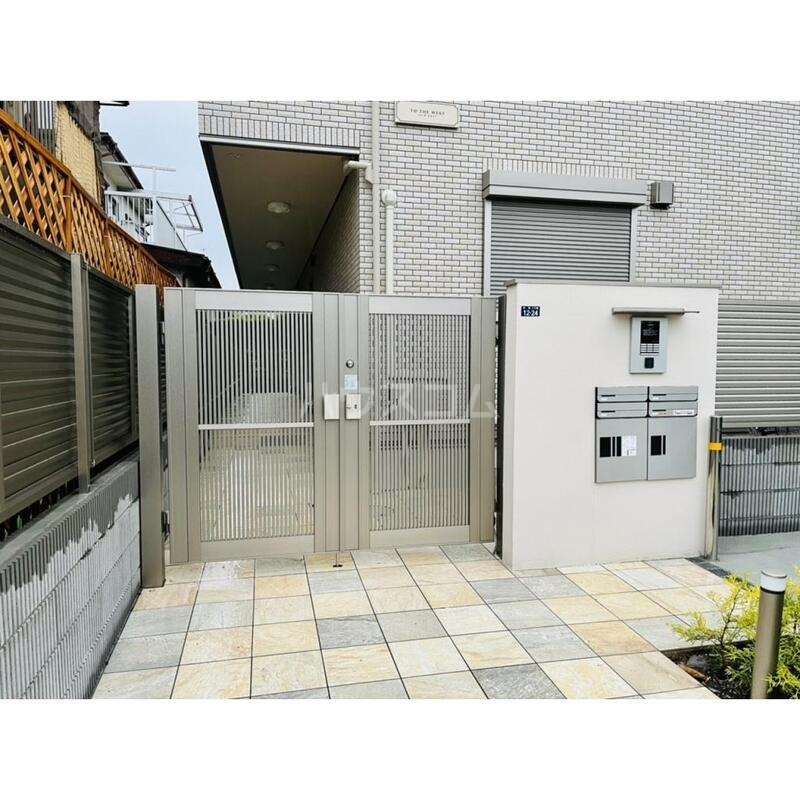 21/26 エントランス