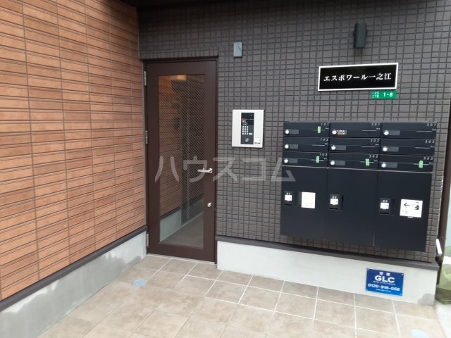 18/27 エントランス