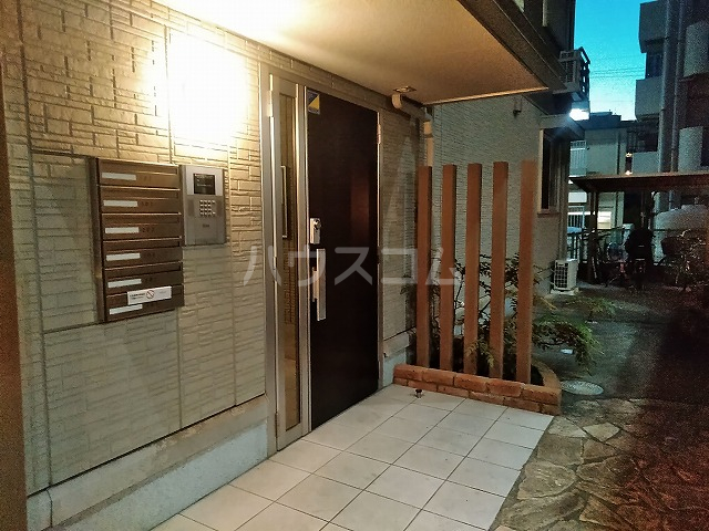 28/29 エントランス