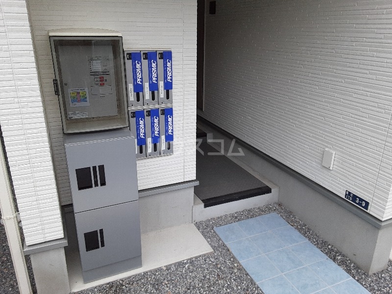 23/30 エントランス