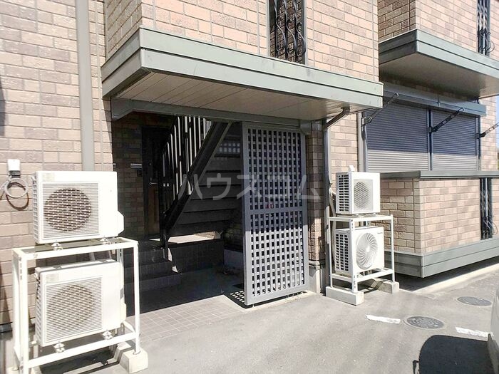 18/21 エントランス