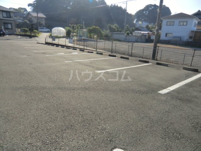 18/27 駐車場