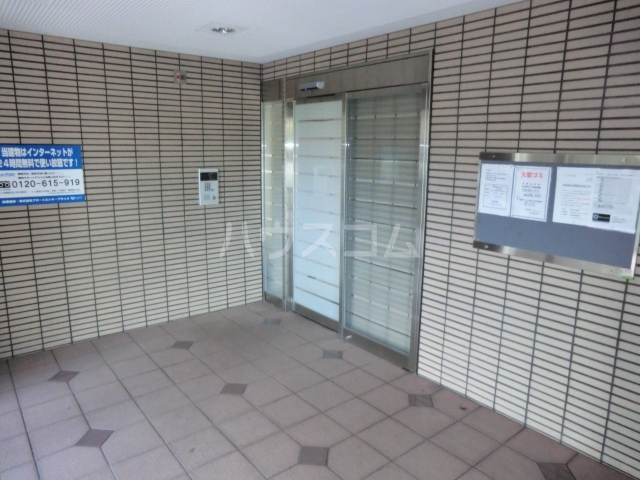 24/30 エントランス