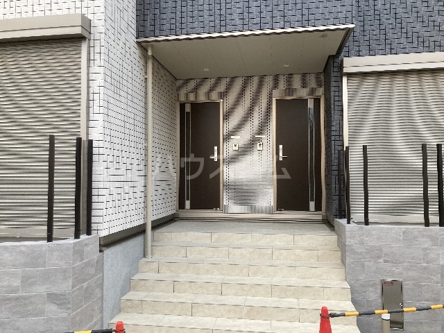 22/30 エントランス