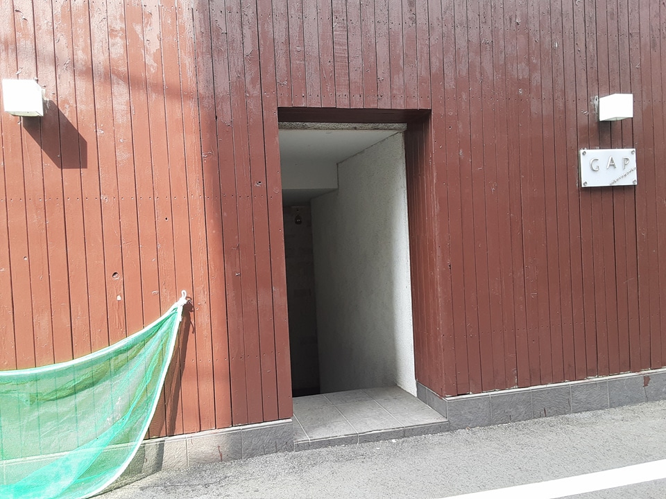 24/30 エントランス