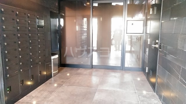 27/30 エントランス